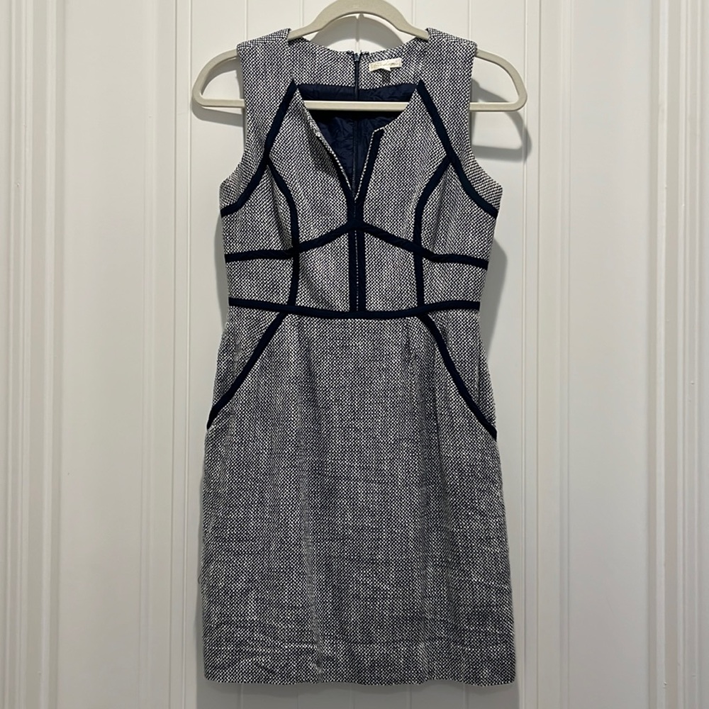 Shoshanna Sz 4 tweed check sheath Navy Blue White piping sleeveless